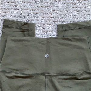 Cropped army green lulu lemon leggings